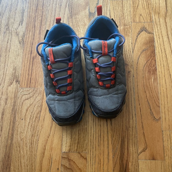 Columbia Kids Sneakers in Gray and Red - Picture 1 of 2